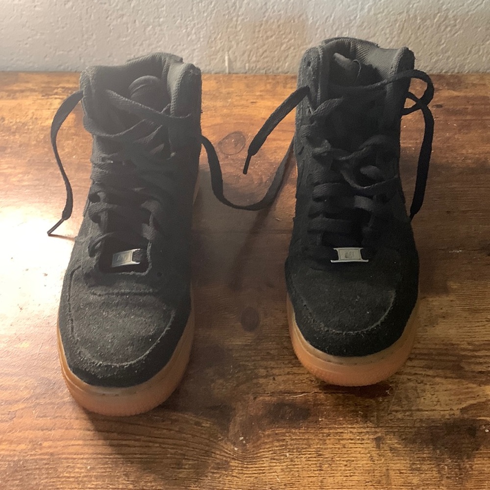 Woman’s Air Force 1’s with the gum bottom.
